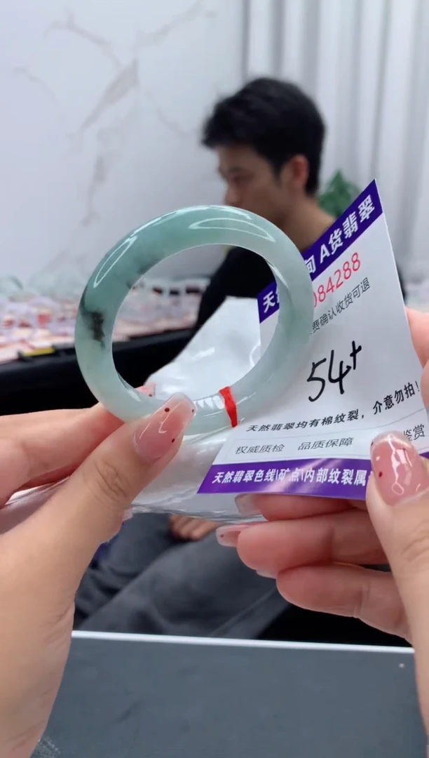 未镶嵌手镯翡翠有纹，完美者勿拍
