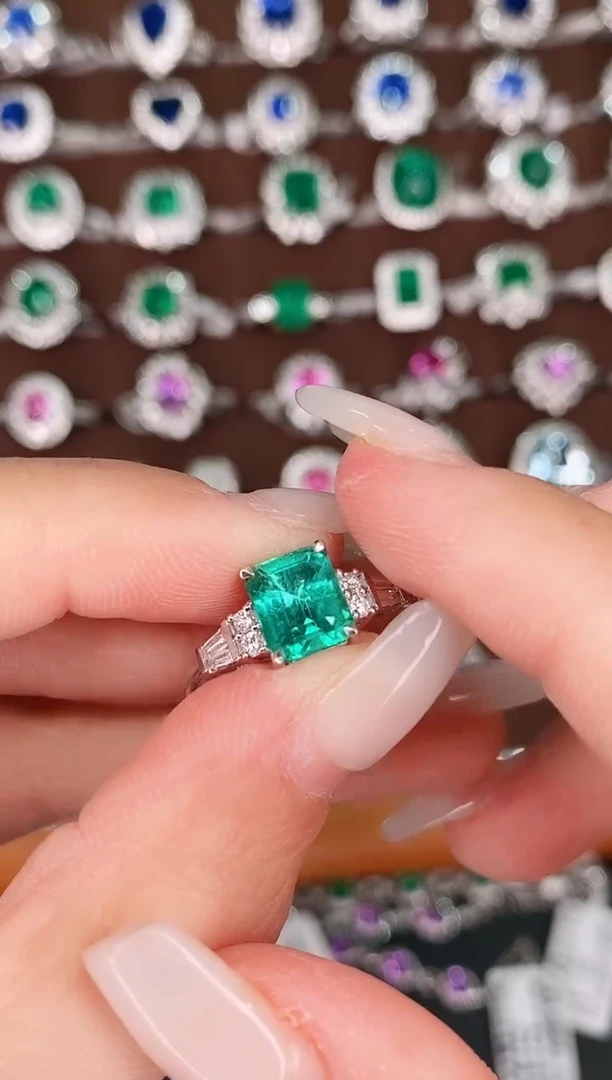 【闪购商品】祖母绿18k金戒指18K金镶嵌1.52克拉