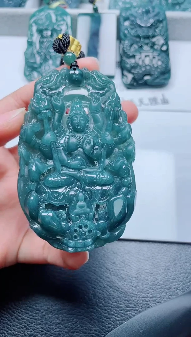 颈饰未镶嵌翡翠