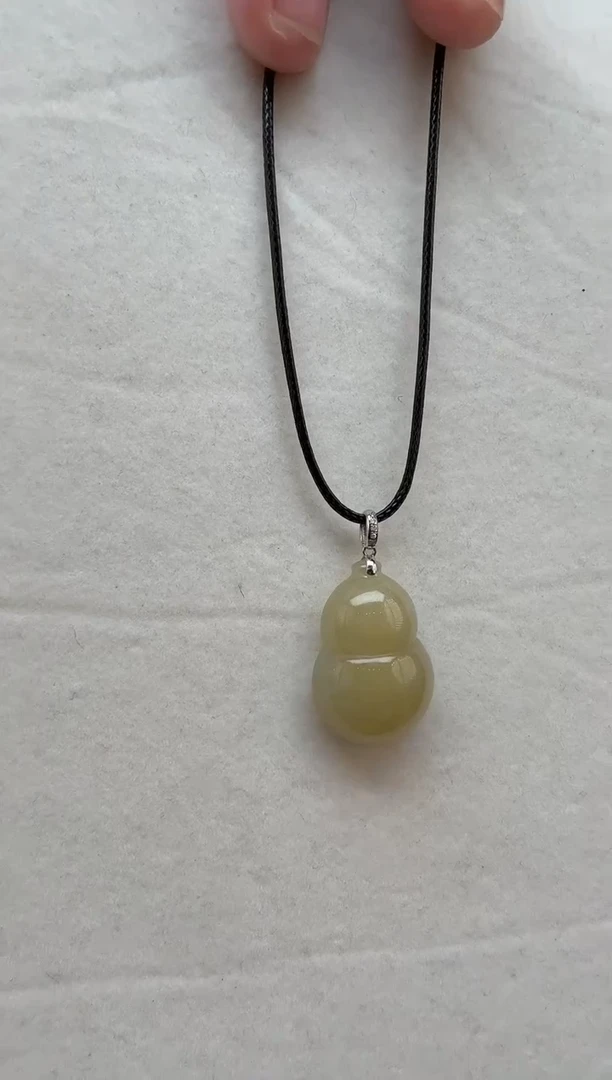 颈饰18K金镶嵌翡翠挂件