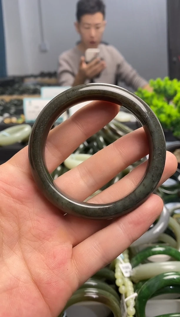 未镶嵌手镯和田玉56