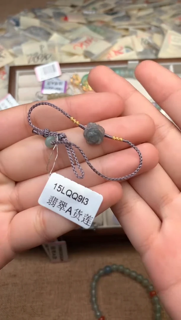 18K金镶嵌挂件翡翠1