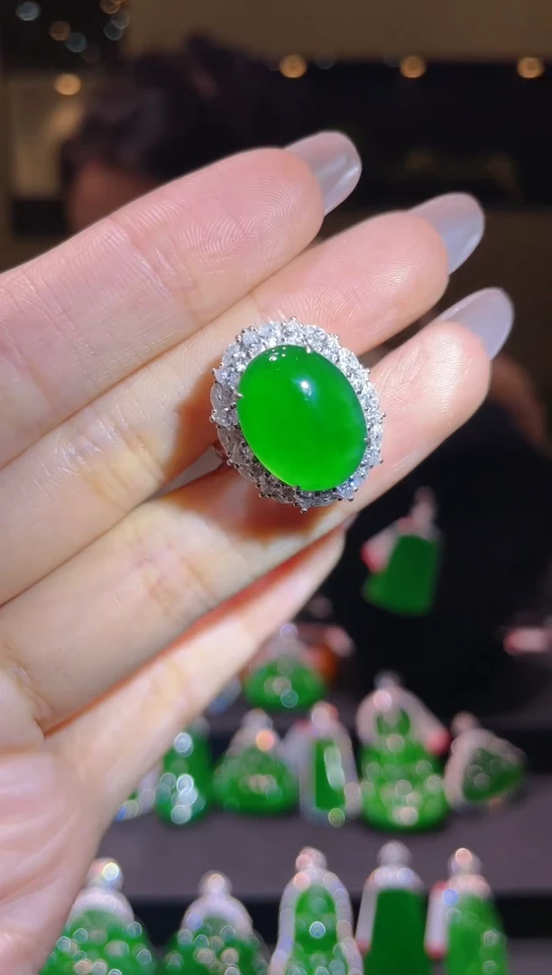 【闪购商品】翡翠吊坠(赠链)18K金镶嵌A45