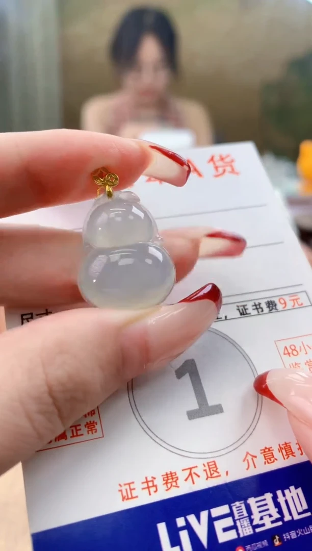 颈饰18K金镶嵌翡翠天然A货翡翠挂件
