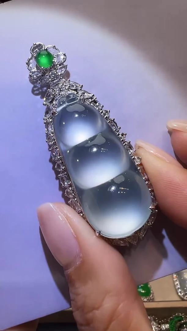 吊坠(不含链)18K金镶嵌翡翠豆子