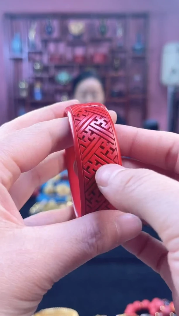 非遗 雕漆铜万字纹扁镯 57 带证
