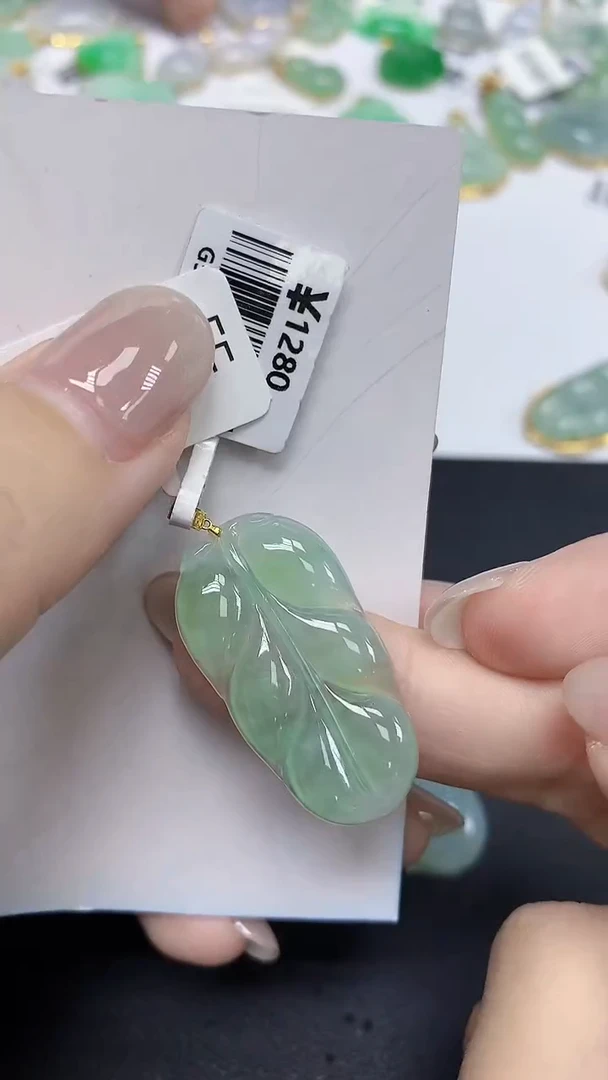 翡翠18K金镶嵌颈饰天然缅甸翡翠A货