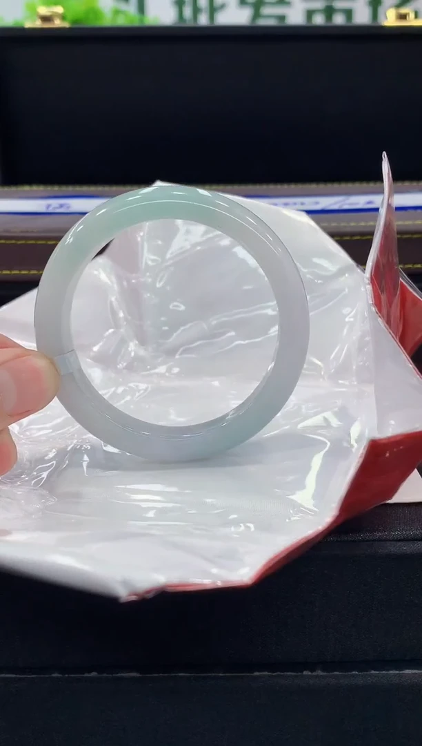 翡翠手镯未镶嵌手镯