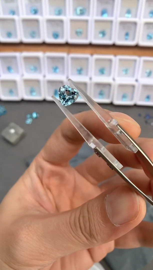 未镶嵌裸石定制海蓝宝石1.46ct 圣玛 04054