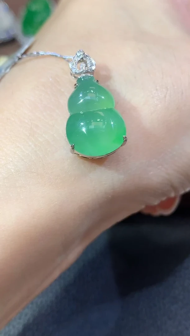 吊坠(不含链)18K金镶嵌翡翠A39