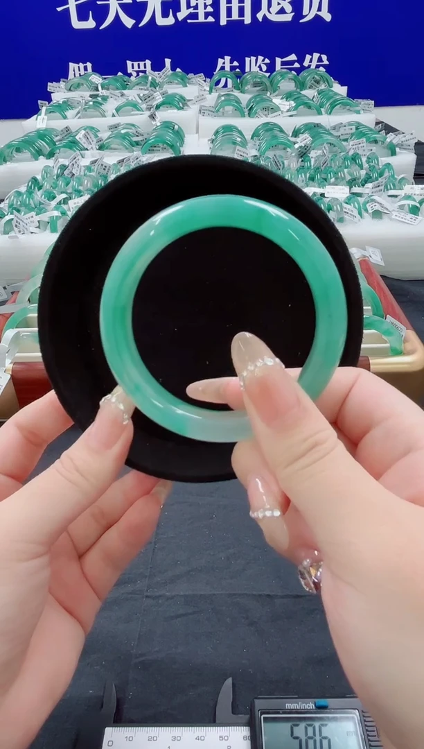 未镶嵌手镯石英质玉（非洲翠）圈口58