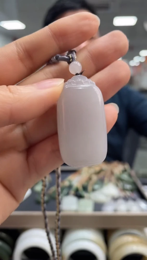 颈饰未镶嵌和田玉烟紫冻无事牌吊坠随机发一件