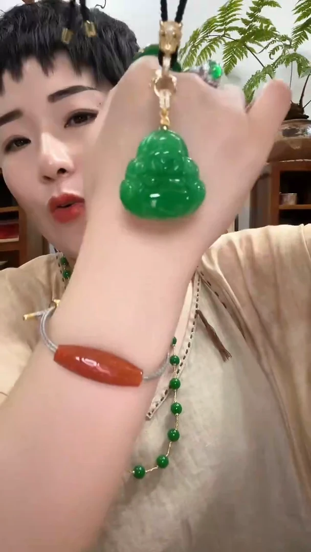 翡翠未镶嵌颈饰575