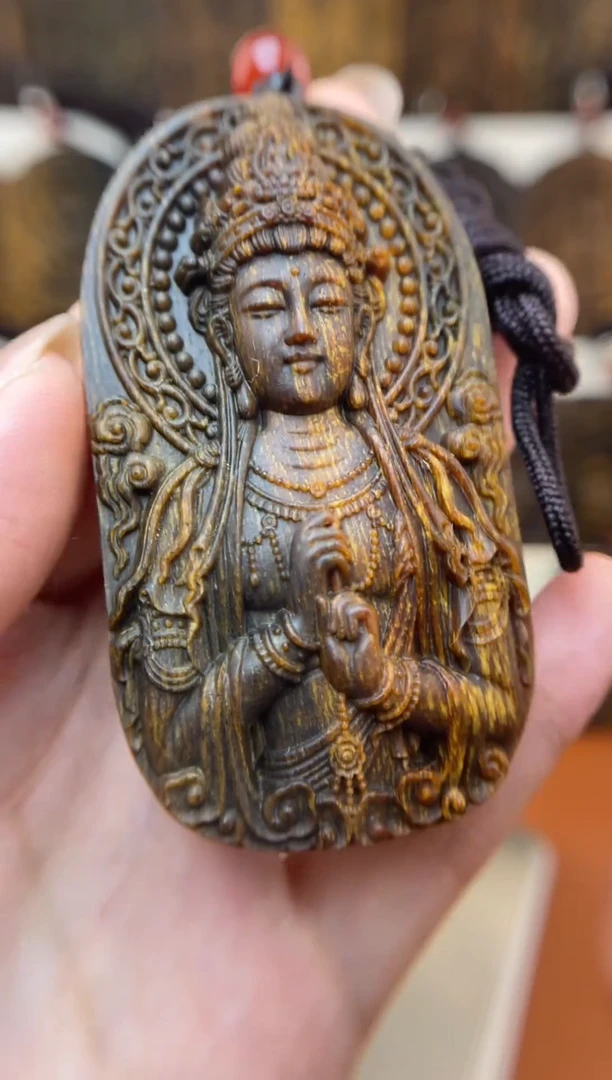 木木雕款芽庄 合十观音7cm送养香瓶