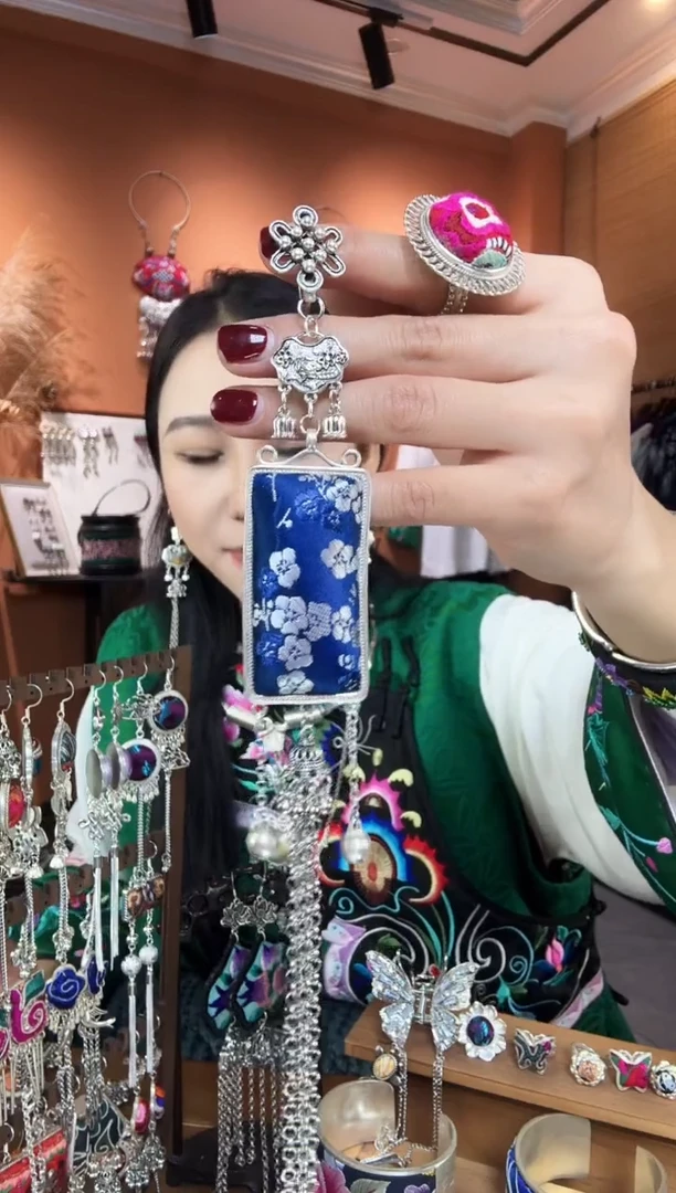 【闪购商品】刺绣纯手工民族风压襟