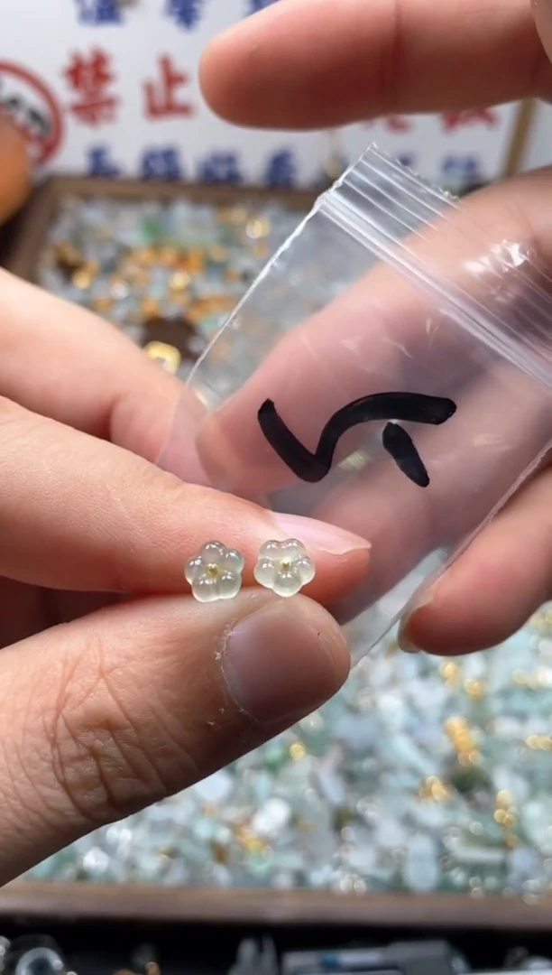 【闪购商品】翡翠颈饰未镶嵌哥哥