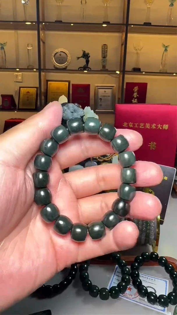手串未镶嵌和田玉（青玉）黑青手串