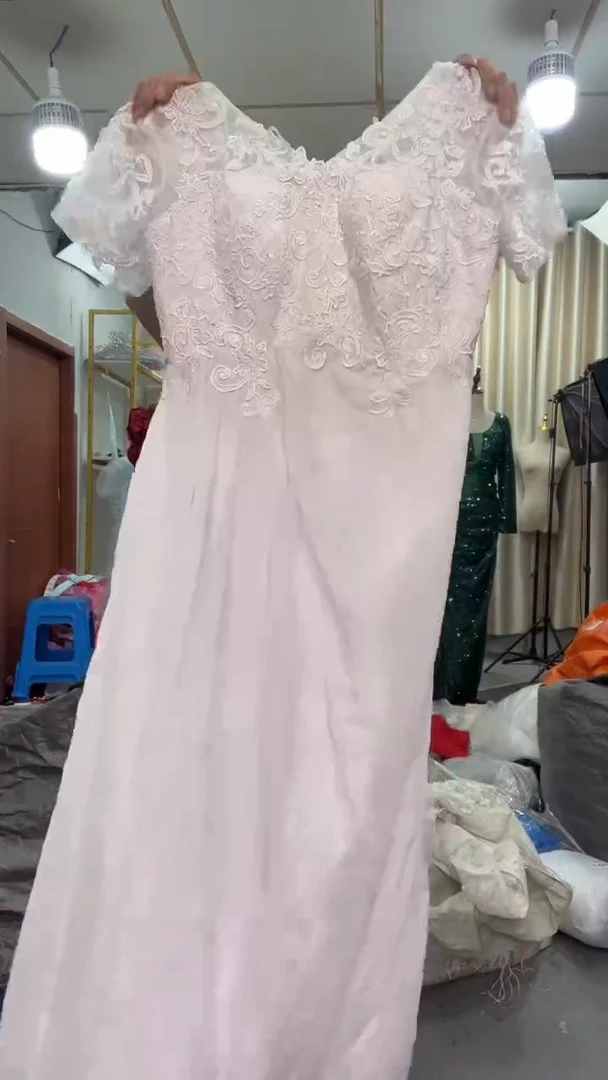 二蛋礼服=现在都是瑕疵款