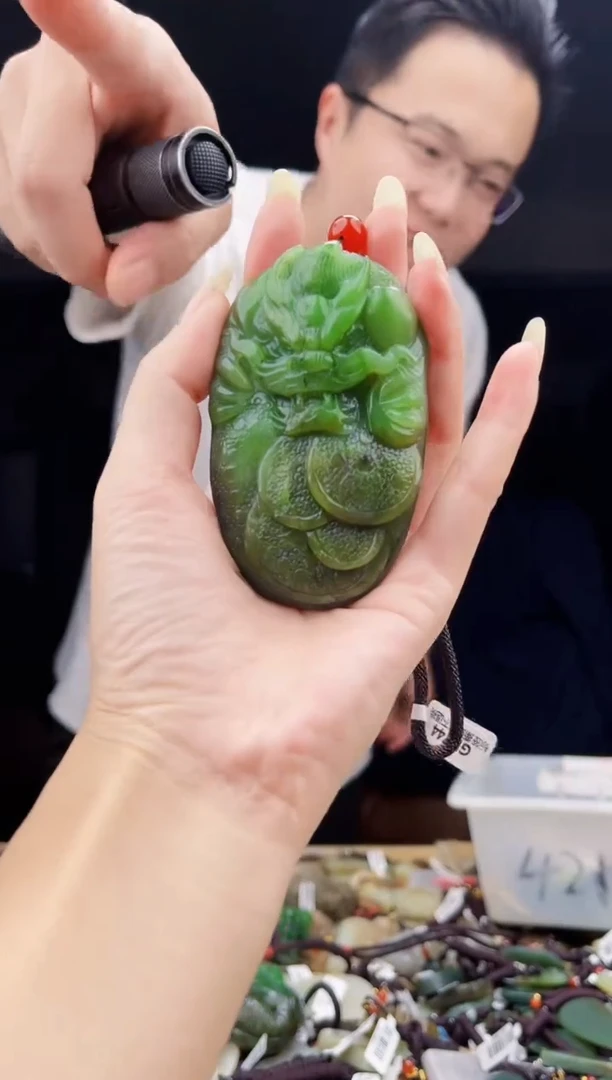 颈饰未镶嵌和田玉1