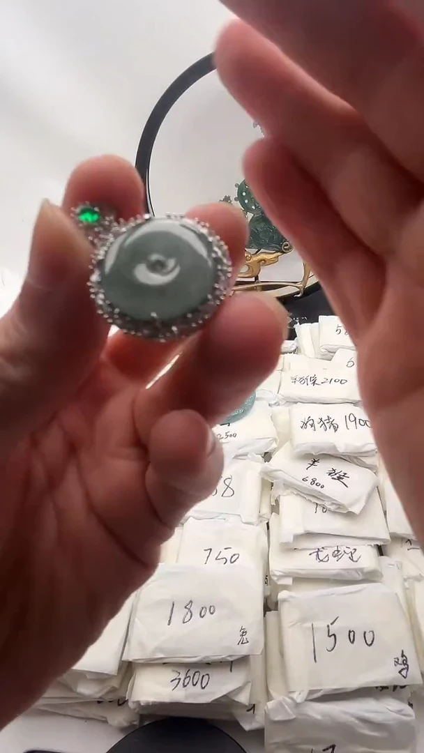 颈饰未镶嵌翡翠天然翡翠33