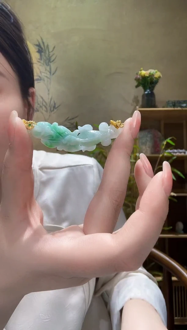 翡翠未镶嵌颈饰吊坠