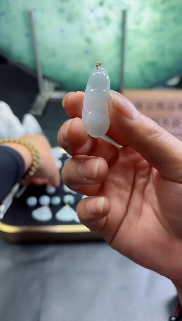 翡翠18K金镶嵌吊坠(不含链)福豆