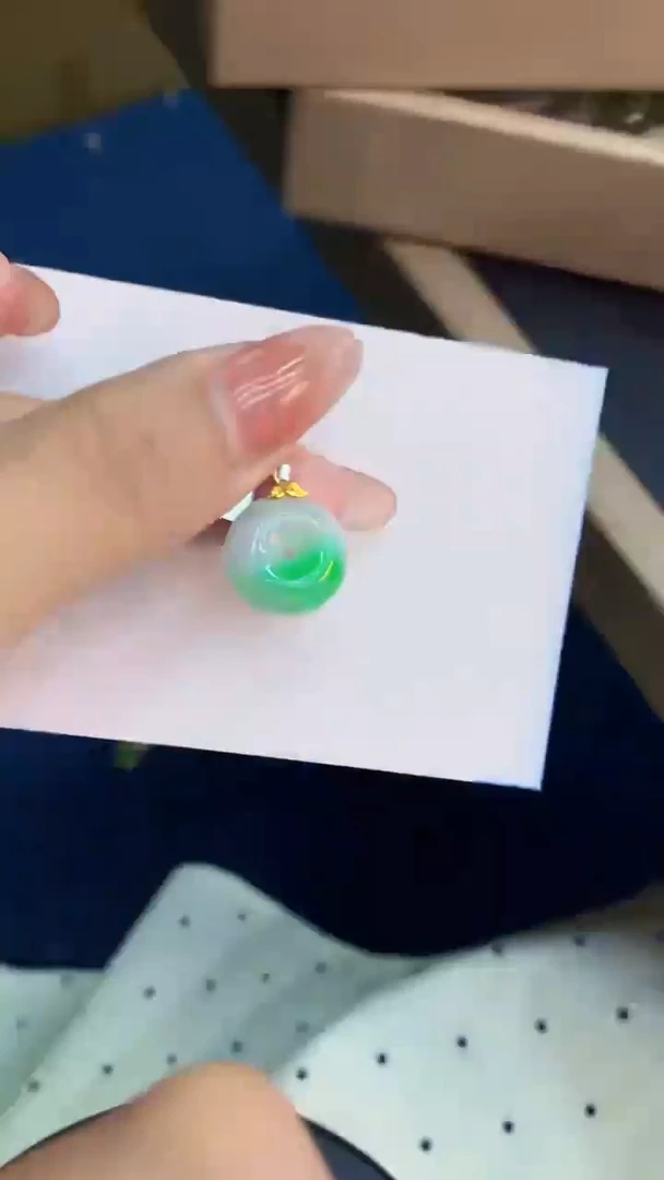 翡翠18K金镶嵌颈饰           1