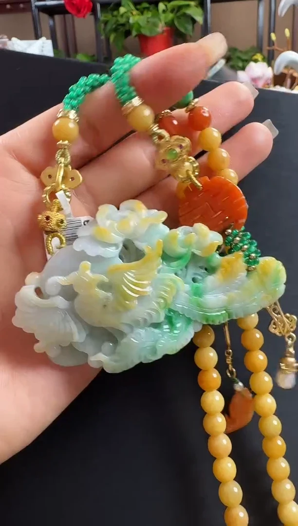 颈饰未镶嵌翡翠凤牌