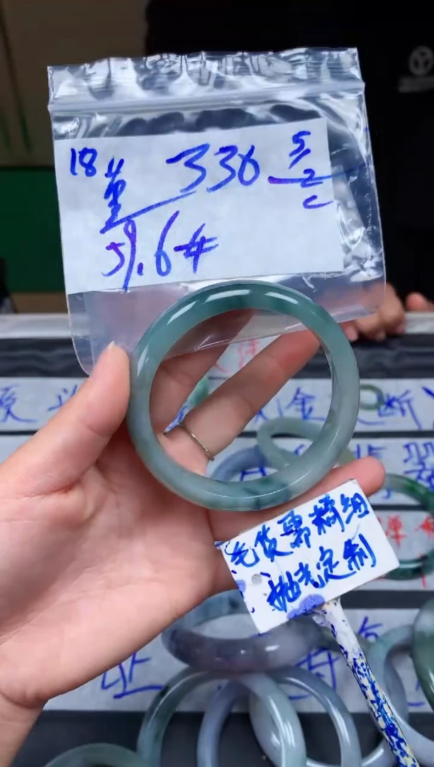 【闪购商品】定制翡翠未镶嵌18毛货需精细抛光手镯多样性拍一发一