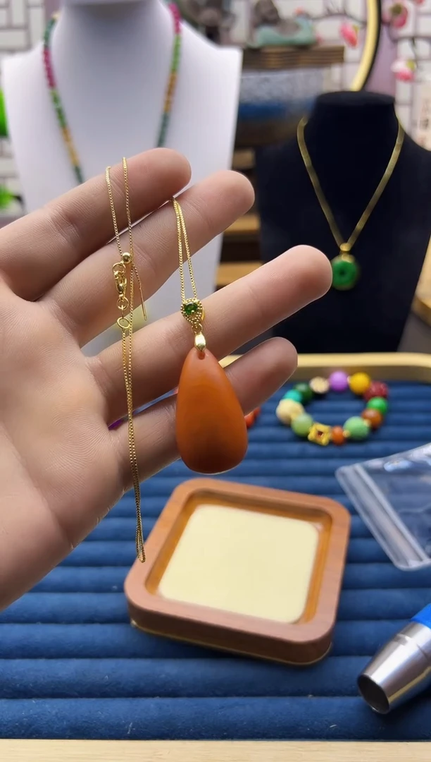 【闪购商品】蜜蜡颈饰14K金镶嵌D100