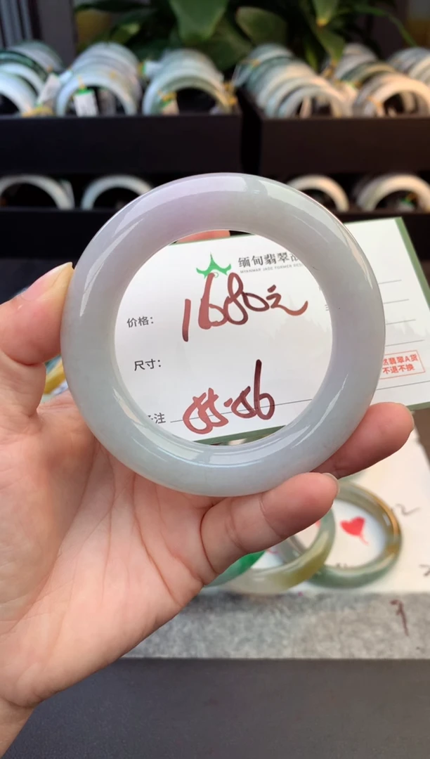 未镶嵌定制翡翠毛货需精细抛光+多人