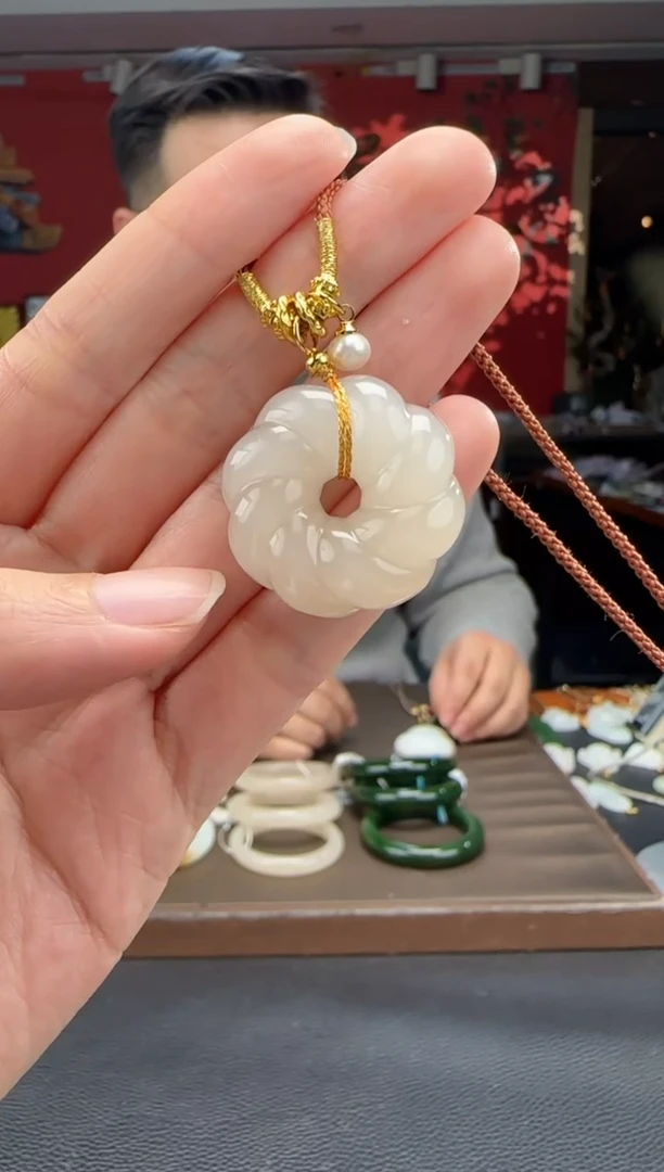 颈饰未镶嵌和田玉藕粉麻花平安扣