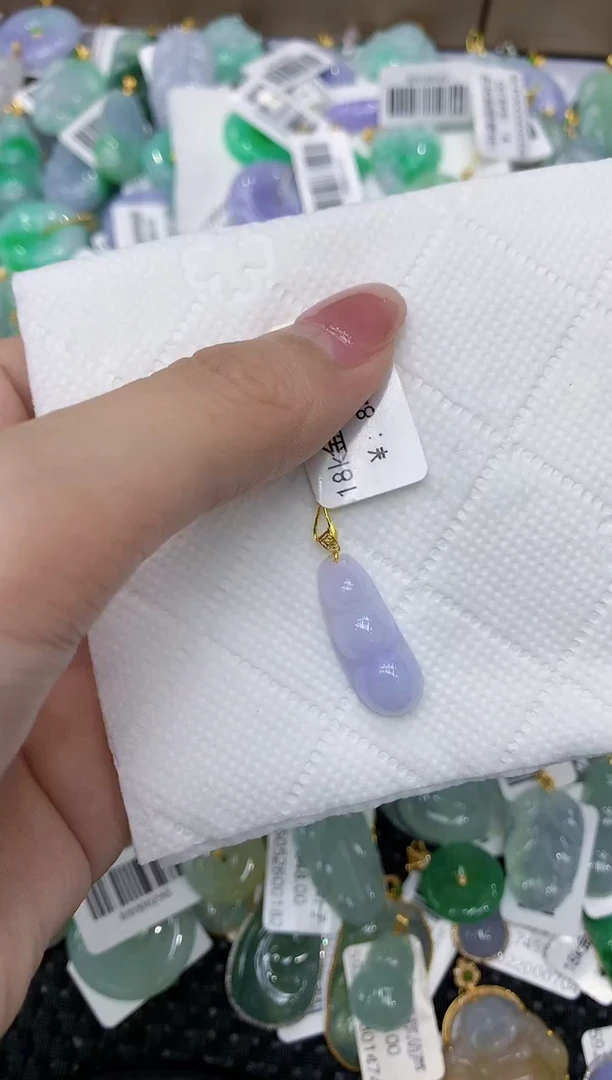 翡翠18K金镶嵌颈饰111111111