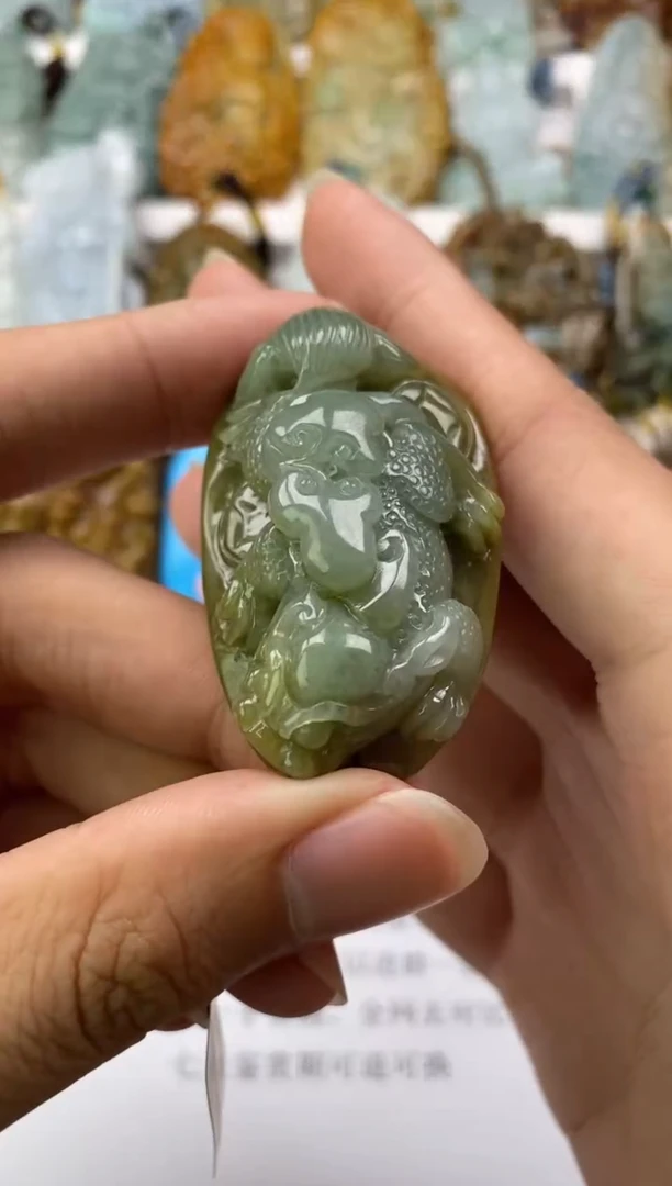翡翠未镶嵌颈饰俗***呀天然翡翠