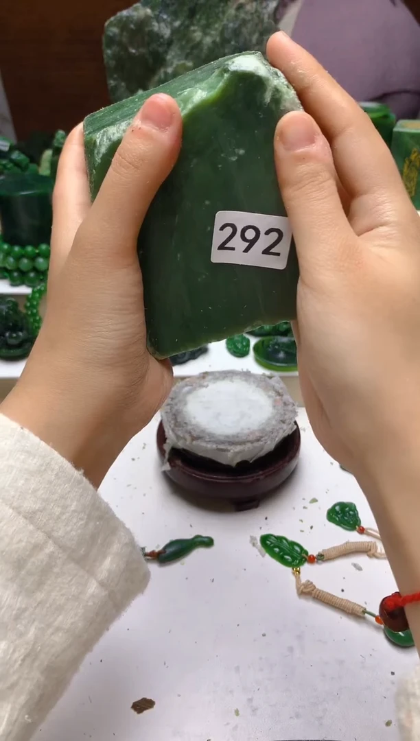 未镶嵌和田玉（碧玉）珠宝半成品1