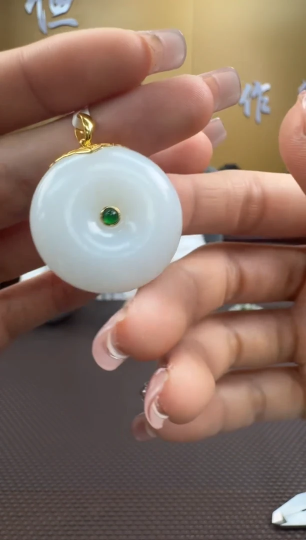 【闪购商品】和田玉挂件18K金镶嵌挂件