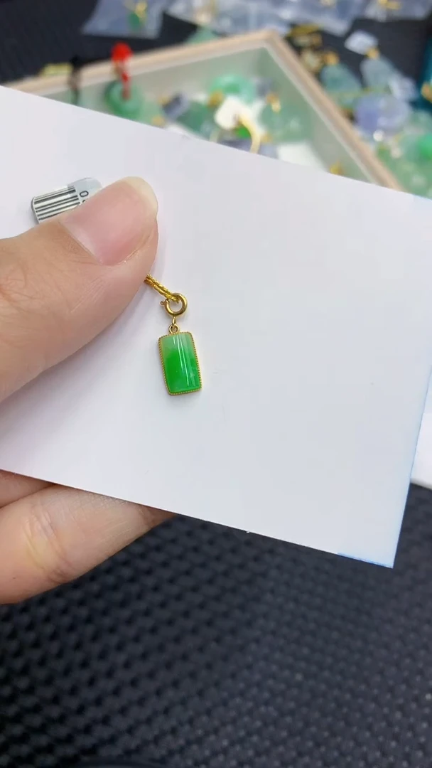 【闪购商品】翡翠颈饰18K金镶嵌            8