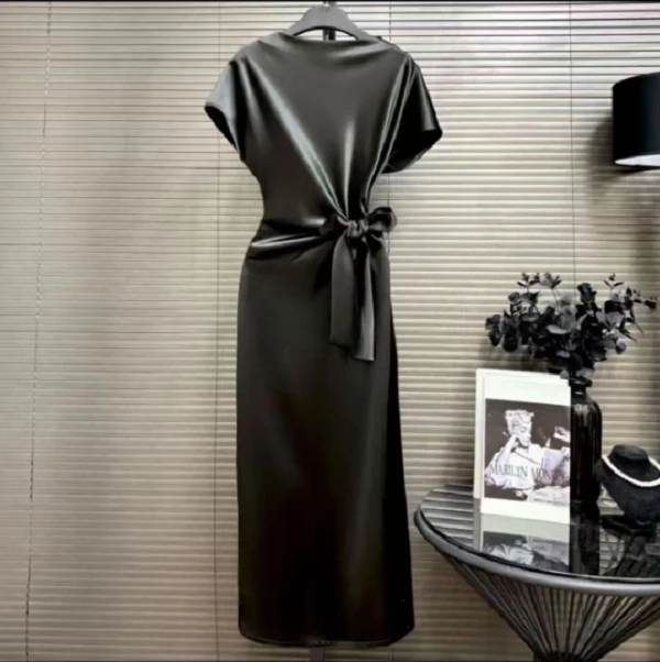 2025夏季新款高级黑高级感长款正肩连衣裙收腰显瘦气质高级百搭