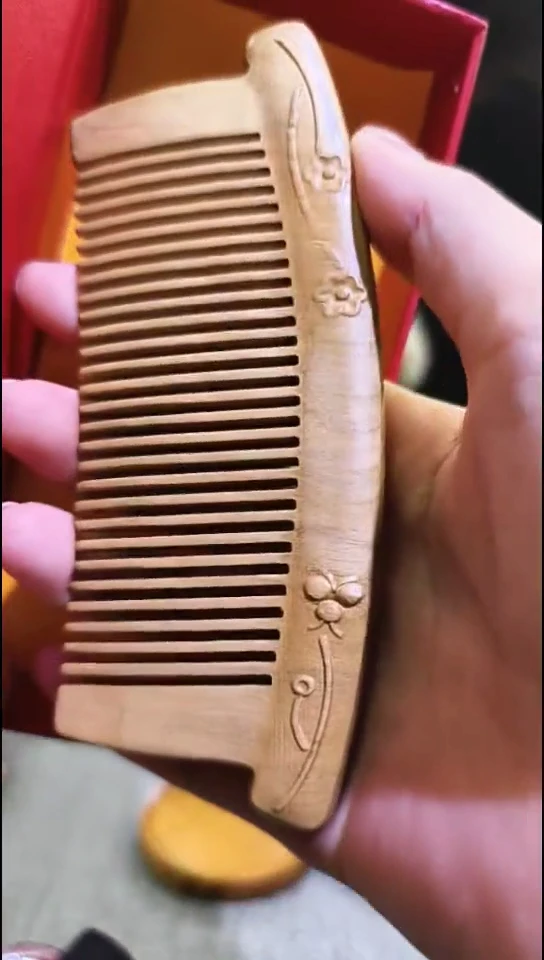 金丝楠      复古梳