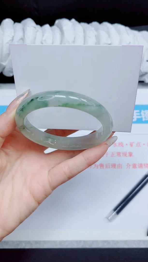 石英质玉手镯未镶嵌20.