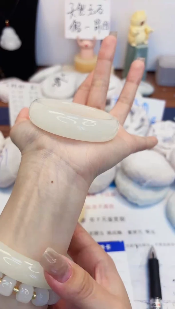 【闪购商品】石英质玉手镯未镶嵌313-玉兰白-圈口52