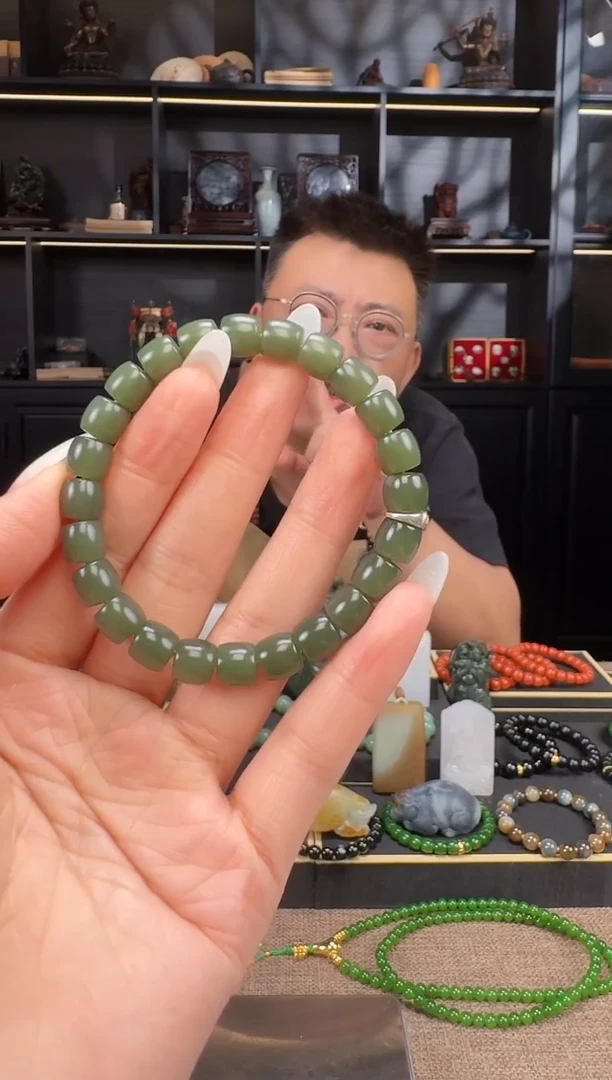 和田玉未镶嵌颈饰9mm沙枣青极致手串