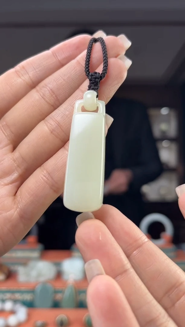 颈饰未镶嵌和田玉佩佩