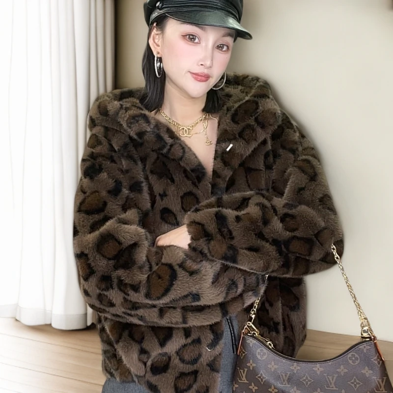 2025秋冬季新款大豹点款连帽短外套