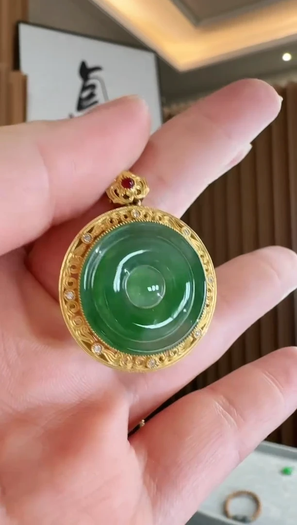 翡翠18K金镶嵌吊坠(不含链)吊坠