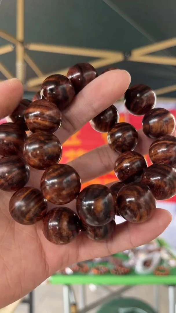 黄花梨/降香黄檀海南黄花梨瘤疤花2.0手串（398）