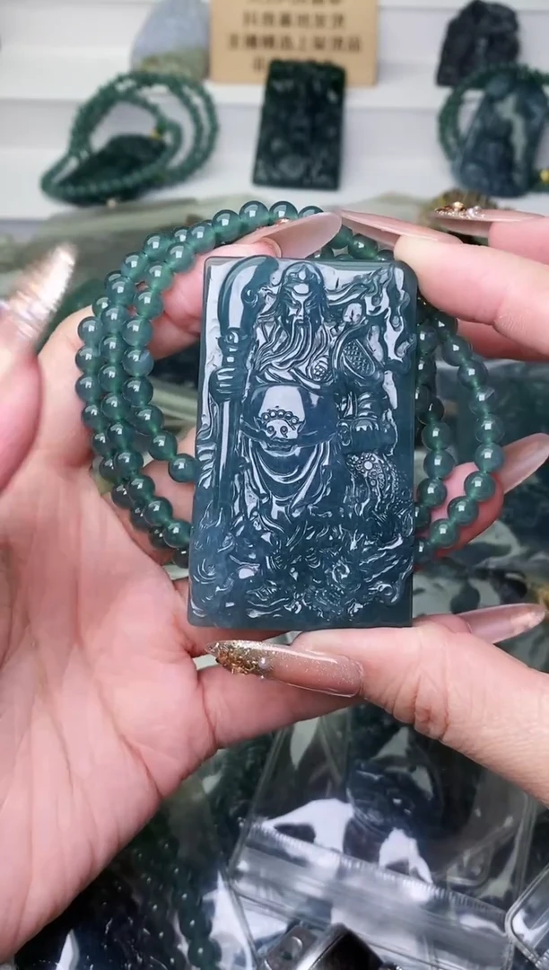 颈饰未镶嵌翡翠