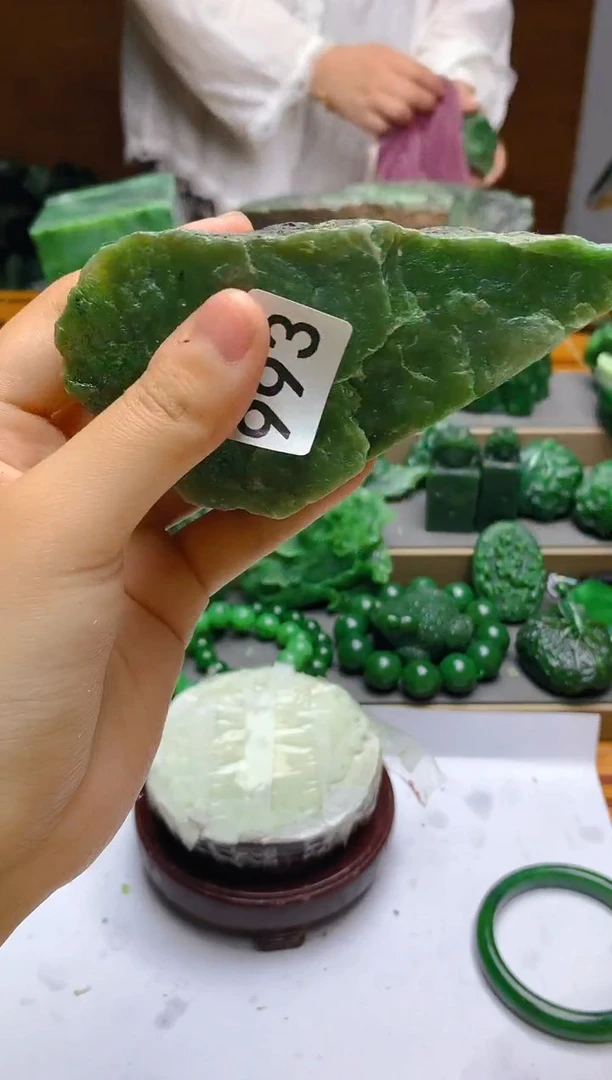 和田玉（碧玉）未镶嵌珠宝半成品1