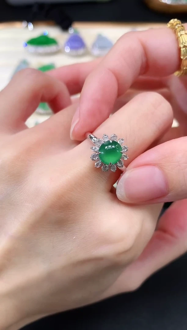 18K金镶嵌戒指翡翠蛋面|6800+0