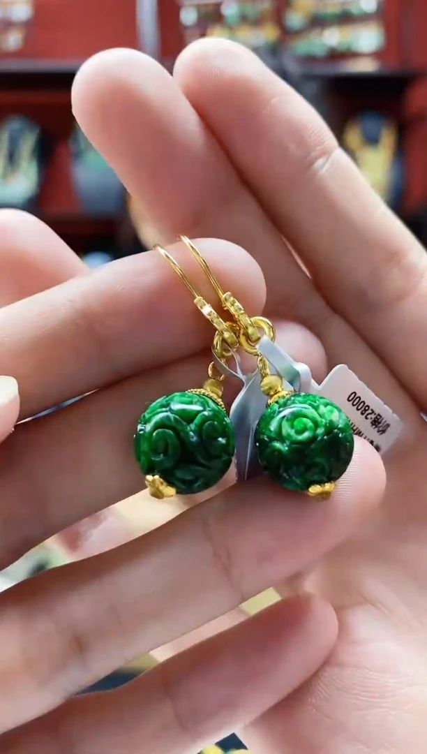 颈饰未镶嵌翡翠耳坠